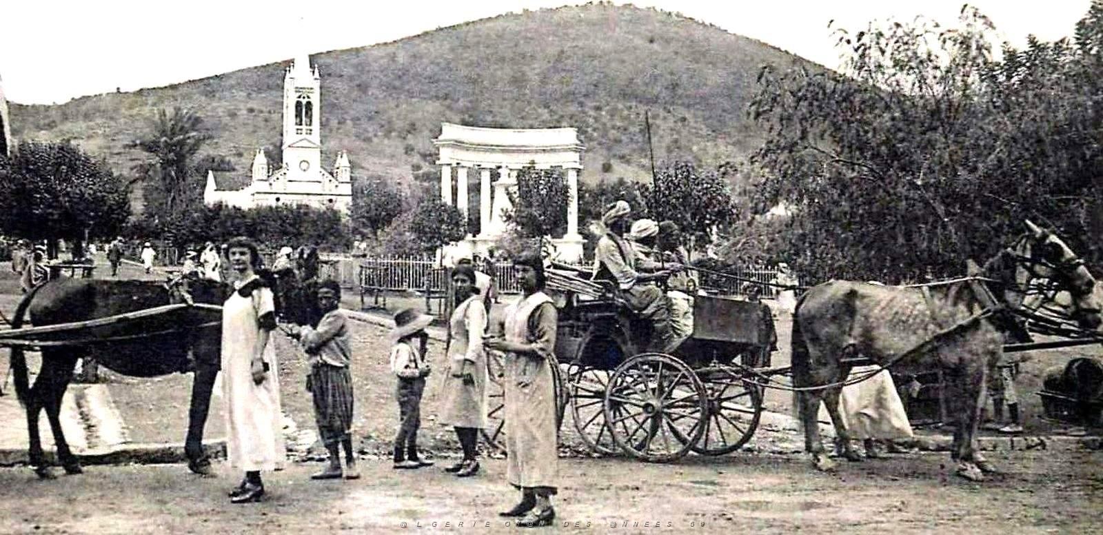 2036- El-Affroun - la Place et le Monument2 aux Morts.jpg